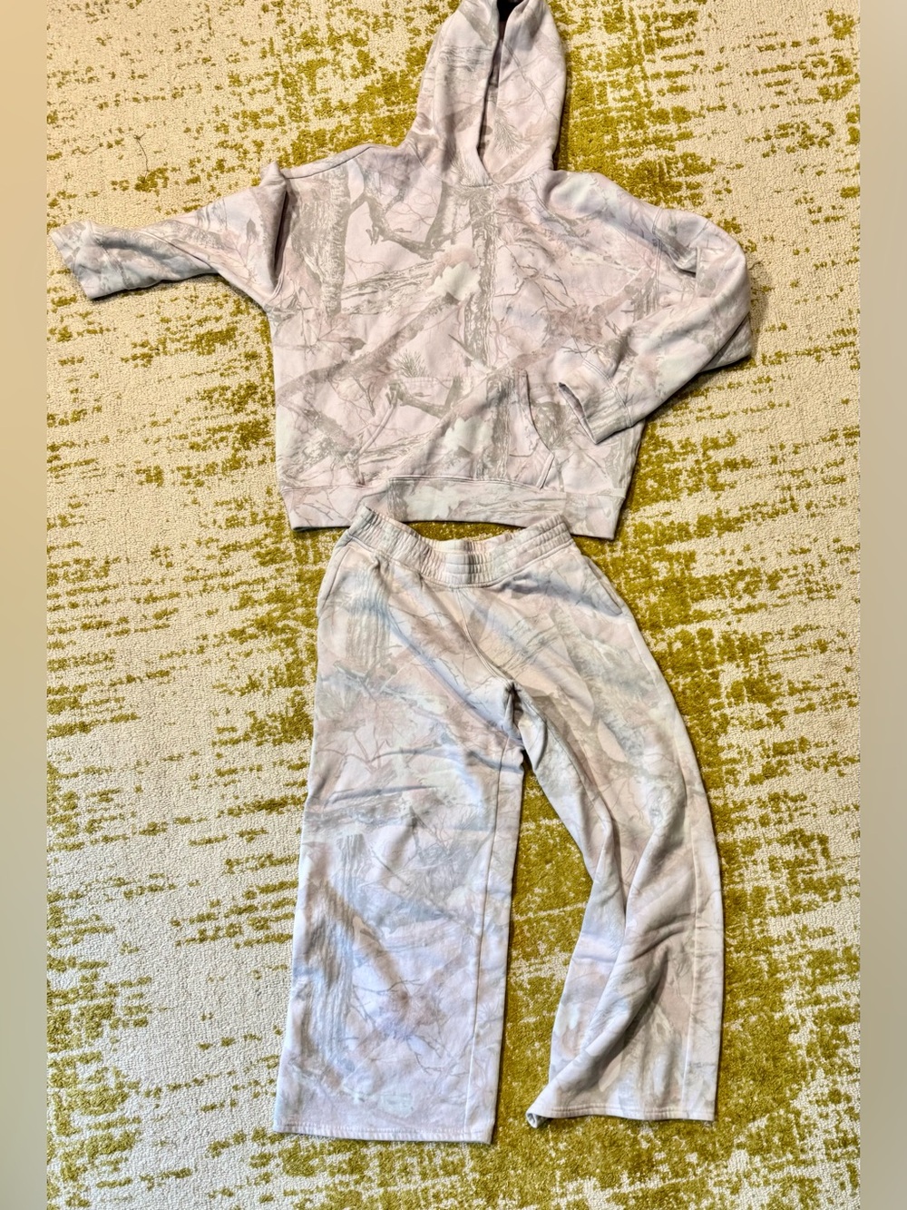 Hollister pink camo sweatshirt/sweatpants set - super soft fleece - small